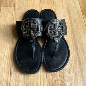 Tory Burch Black Leather Gold Emblem Flip Flop Sandal Sz 9